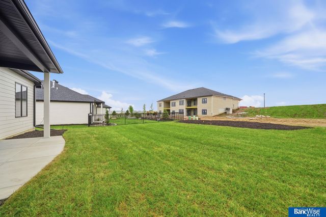 8015 S 43 Street, Lincoln, NE 68516