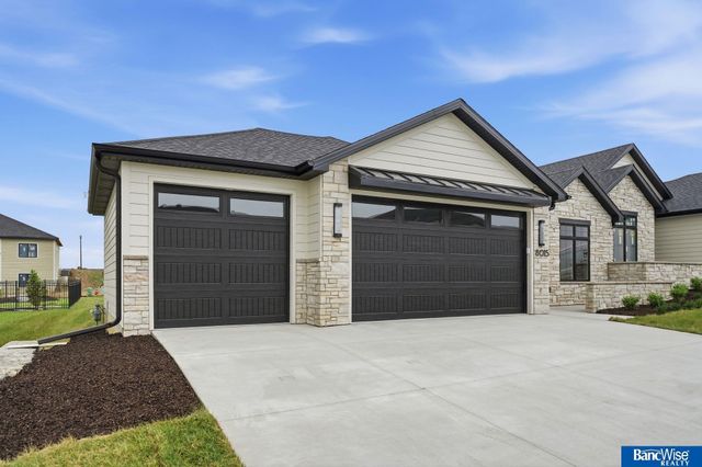 8015 S 43 Street, Lincoln, NE 68516