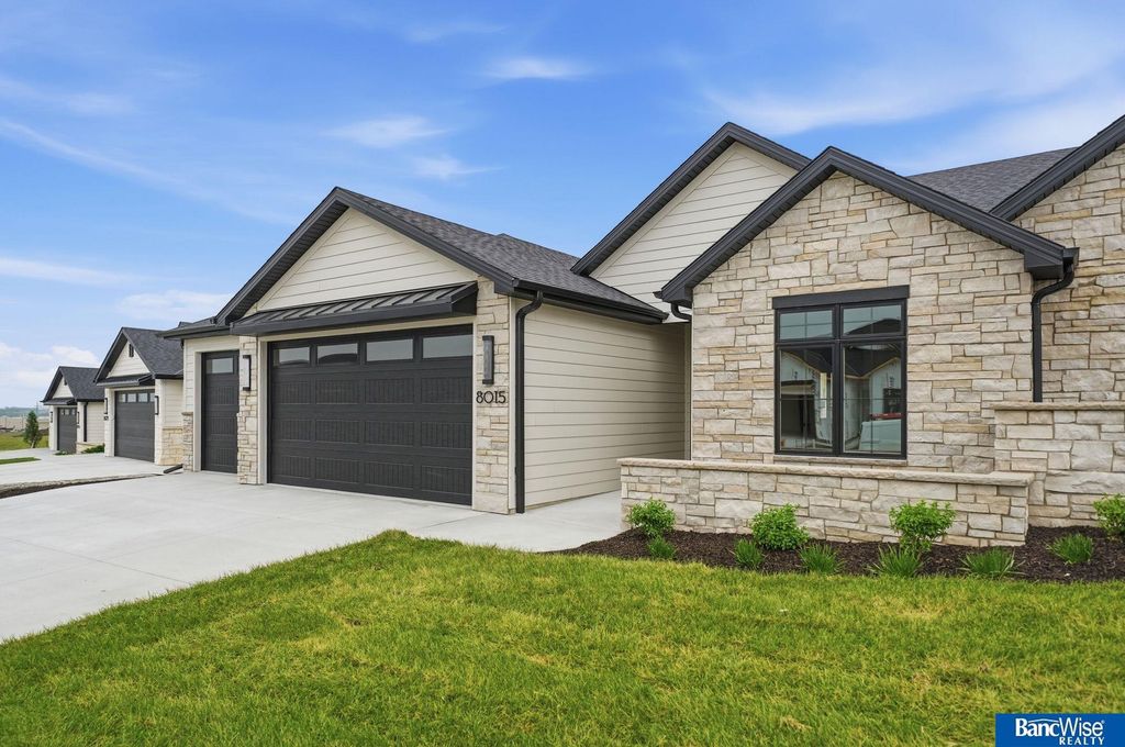 8015 S 43 Street, Lincoln, NE 68516