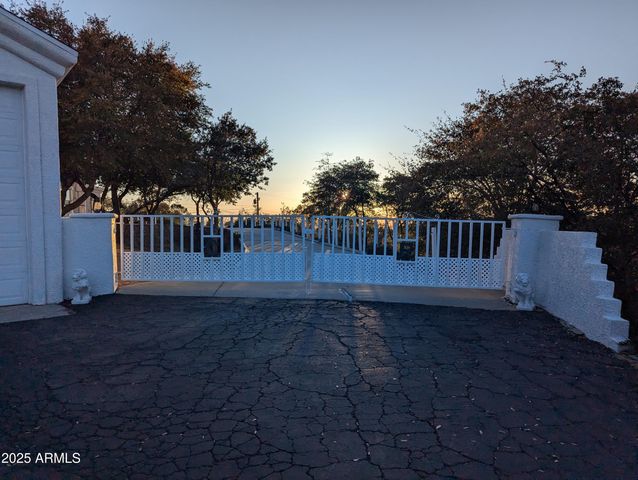 568 N Las Flores Drive, Oracle, AZ 85623