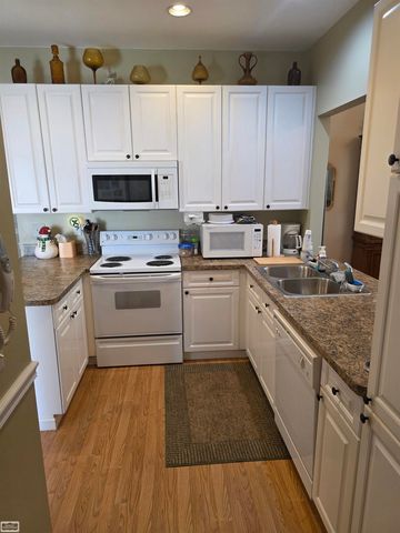13313 Wyndemere Circle, Sterling Heights, MI 48313