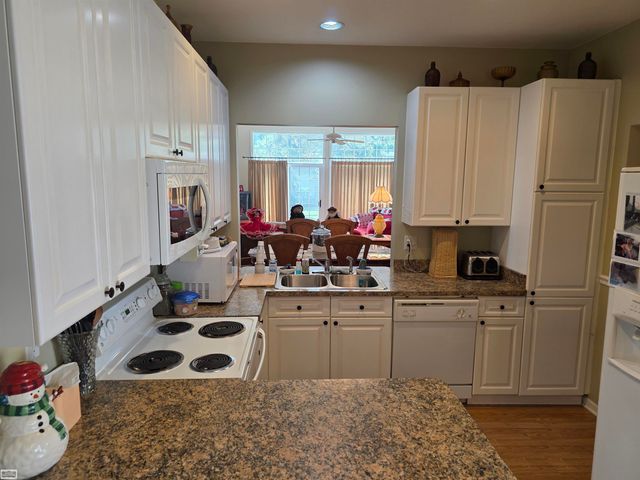 13313 Wyndemere Circle, Sterling Heights, MI 48313