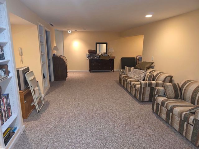 13313 Wyndemere Circle, Sterling Heights, MI 48313