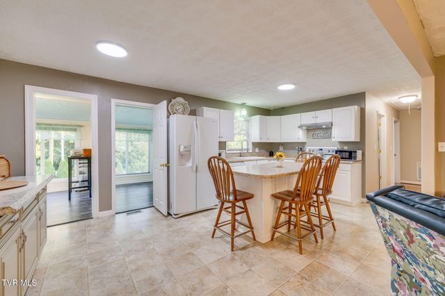 18160 Ridgeview Drive, Abingdon, VA 24211
