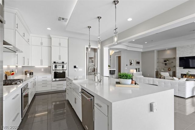 11200 Luna Blanca Drive, Las Vegas, NV 89138