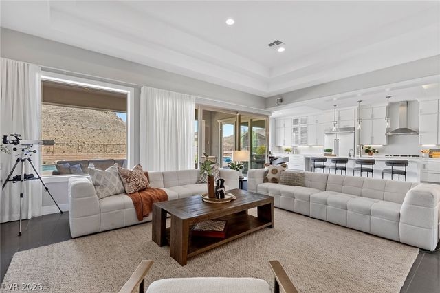 11200 Luna Blanca Drive, Las Vegas, NV 89138