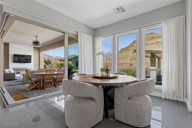 11200 Luna Blanca Drive, Las Vegas, NV 89138