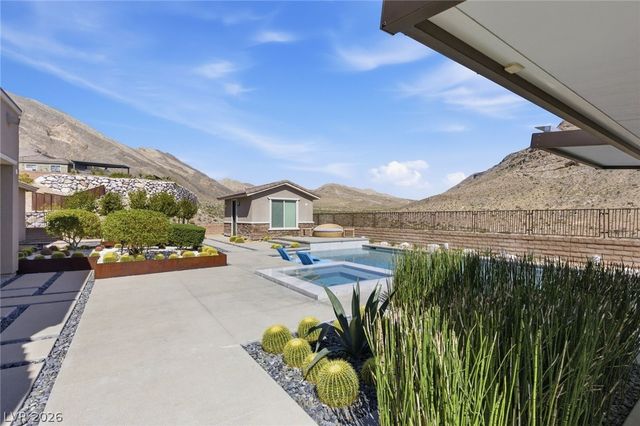 11200 Luna Blanca Drive, Las Vegas, NV 89138