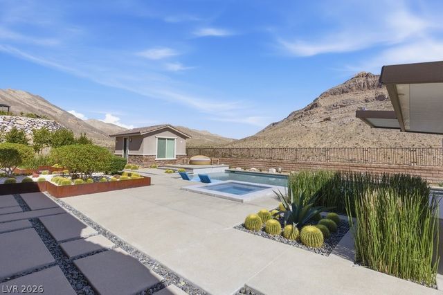 11200 Luna Blanca Drive, Las Vegas, NV 89138