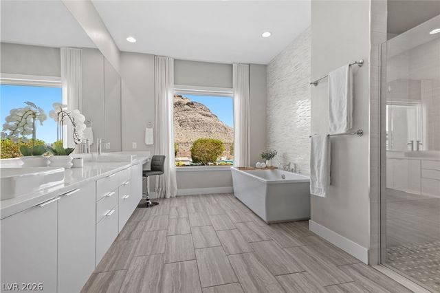 11200 Luna Blanca Drive, Las Vegas, NV 89138