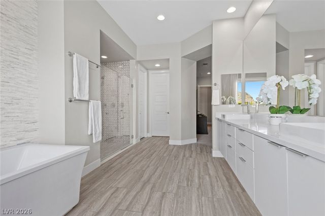 11200 Luna Blanca Drive, Las Vegas, NV 89138