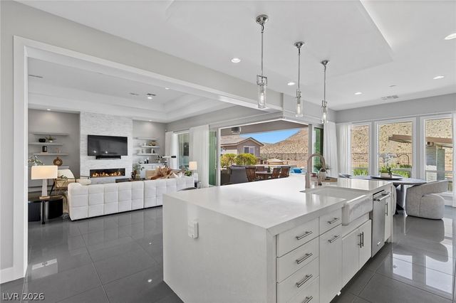 11200 Luna Blanca Drive, Las Vegas, NV 89138