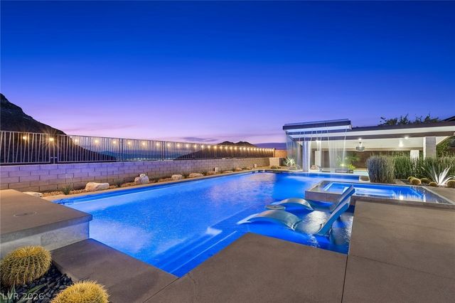 11200 Luna Blanca Drive, Las Vegas, NV 89138