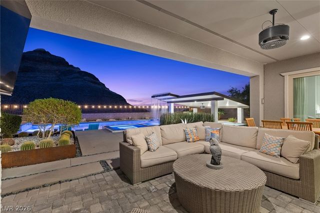 11200 Luna Blanca Drive, Las Vegas, NV 89138