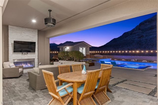 11200 Luna Blanca Drive, Las Vegas, NV 89138