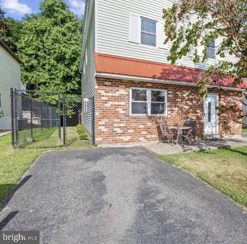 513 CORINTHIAN, Essington, PA 19029