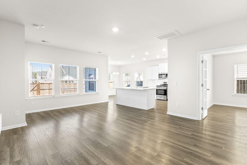 Image 12 of property listing at 222 Woodland Oak Way, Summerville, SC 29485