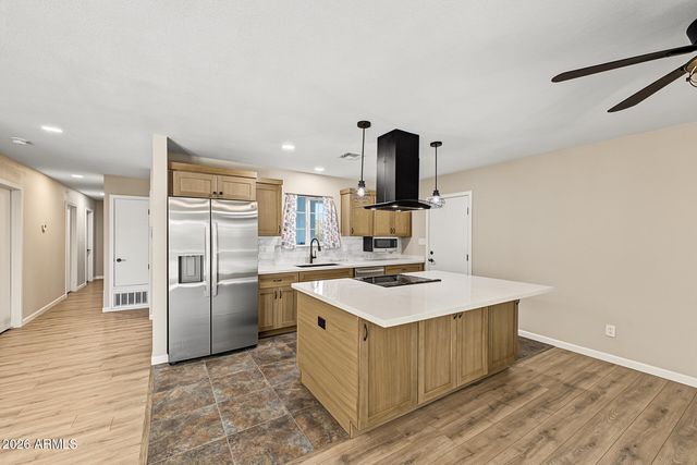 2301 E LAUREL Lane, Phoenix, AZ 85028