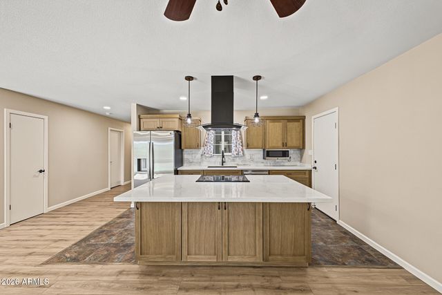 2301 E LAUREL Lane, Phoenix, AZ 85028