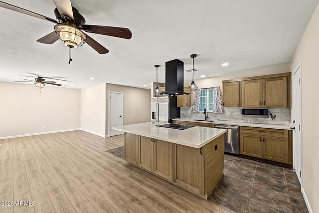 2301 E LAUREL Lane, Phoenix, AZ 85028
