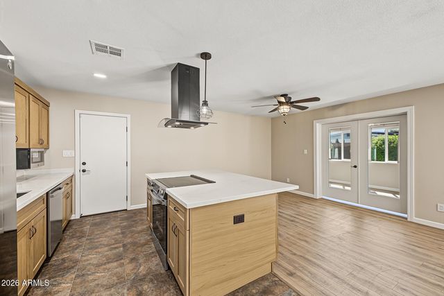 2301 E LAUREL Lane, Phoenix, AZ 85028