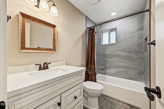 2301 E LAUREL Lane, Phoenix, AZ 85028