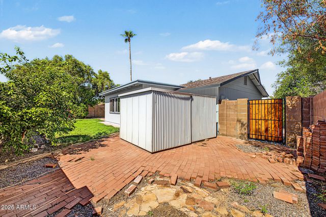 2301 E LAUREL Lane, Phoenix, AZ 85028