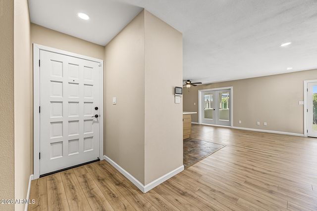 2301 E LAUREL Lane, Phoenix, AZ 85028