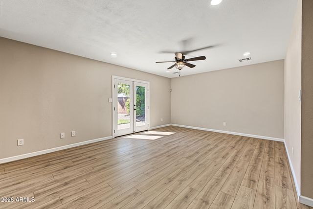 2301 E LAUREL Lane, Phoenix, AZ 85028