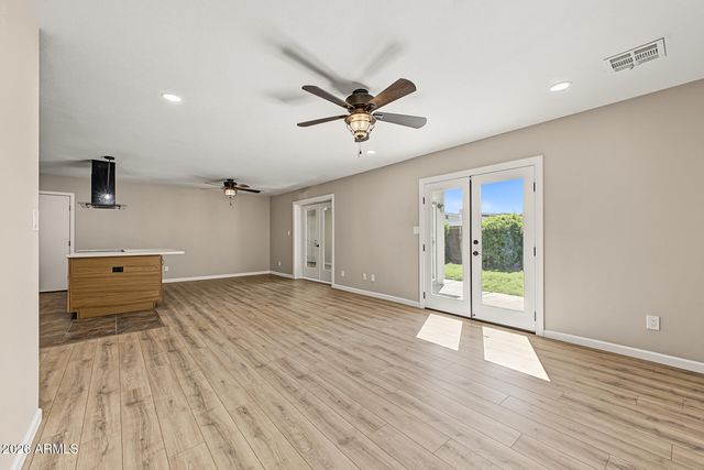 2301 E LAUREL Lane, Phoenix, AZ 85028