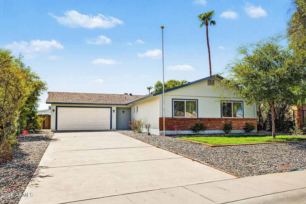 2301 E LAUREL Lane, Phoenix, AZ 85028