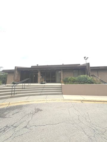 476 Raintree Court 2C, Glen Ellyn, IL 60137