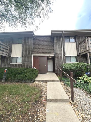 476 Raintree Court 2C, Glen Ellyn, IL 60137