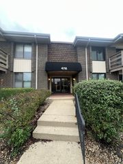 476 Raintree Court 2C, Glen Ellyn, IL 60137
