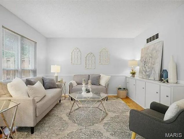 10451 Corbeil Drive, Creve Coeur, MO 63146