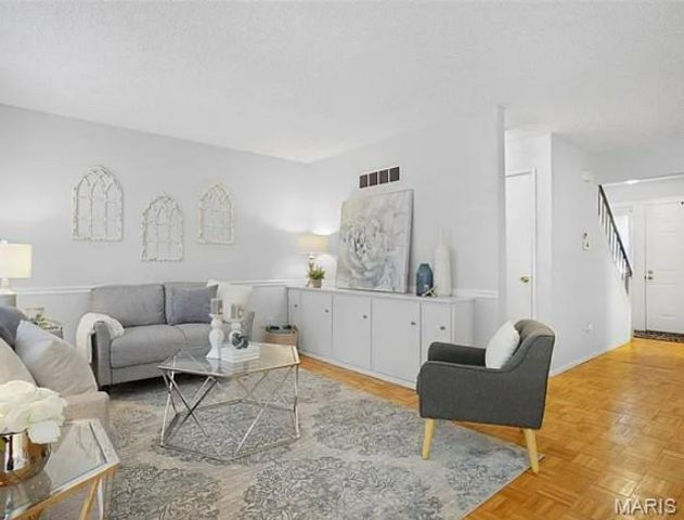 10451 Corbeil Drive, Creve Coeur, MO 63146