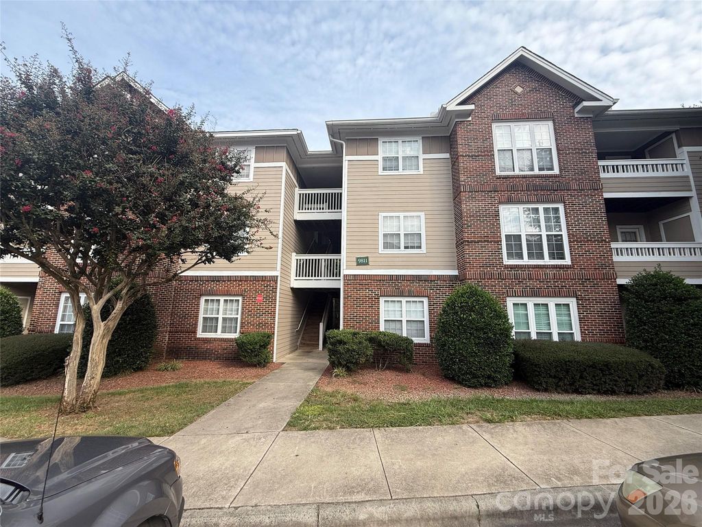 9811 Campus Walk Lane C, Charlotte, NC 28262