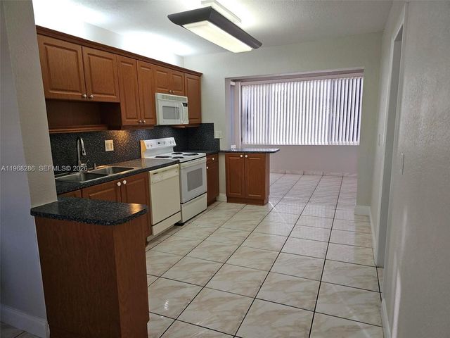 1000 NE 13th Ave, Homestead, FL 33033