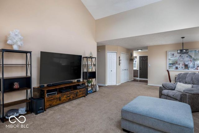 7721 Hollow Ridge Circle, Indianapolis, IN 46256