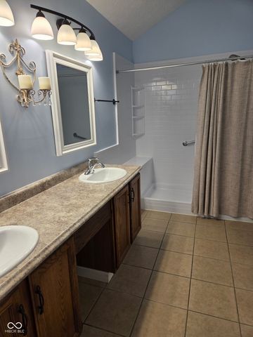 7721 Hollow Ridge Circle, Indianapolis, IN 46256