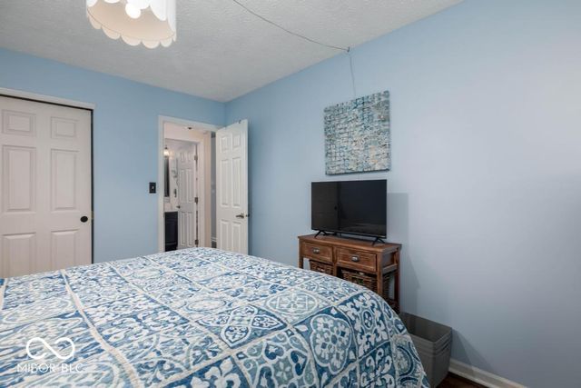 7721 Hollow Ridge Circle, Indianapolis, IN 46256