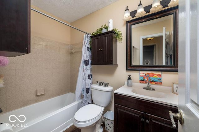 7721 Hollow Ridge Circle, Indianapolis, IN 46256