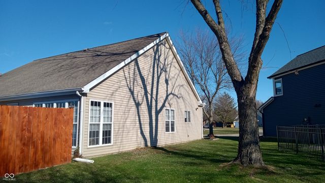 7721 Hollow Ridge Circle, Indianapolis, IN 46256