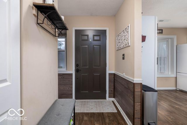 7721 Hollow Ridge Circle, Indianapolis, IN 46256