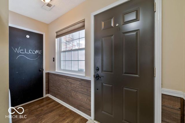 7721 Hollow Ridge Circle, Indianapolis, IN 46256