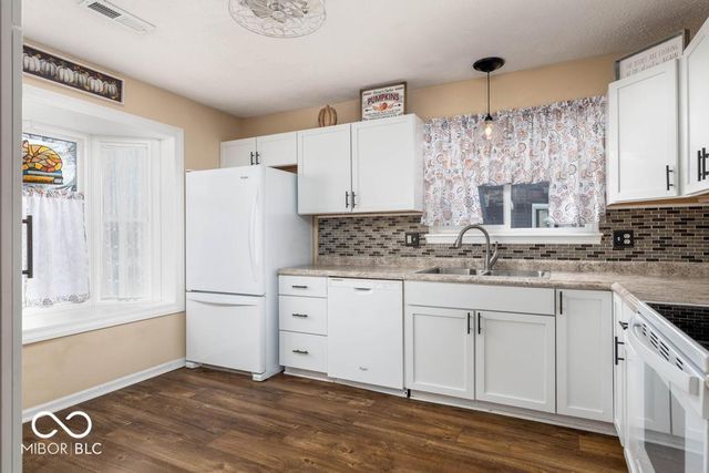 7721 Hollow Ridge Circle, Indianapolis, IN 46256