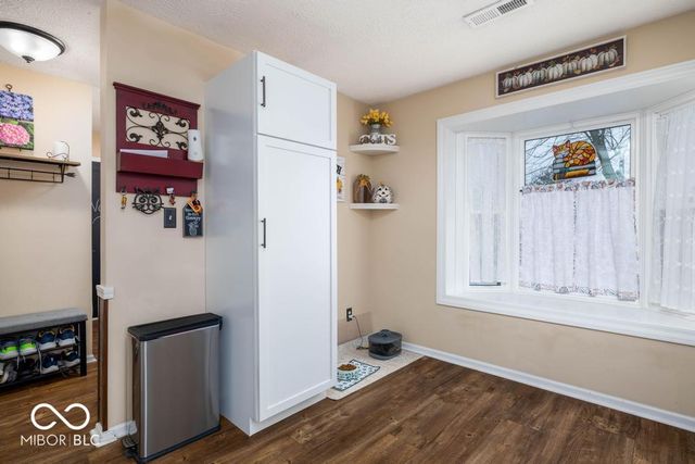 7721 Hollow Ridge Circle, Indianapolis, IN 46256