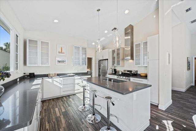 2466 Muir Circle, Wellington, FL 33414