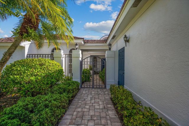 2466 Muir Circle, Wellington, FL 33414
