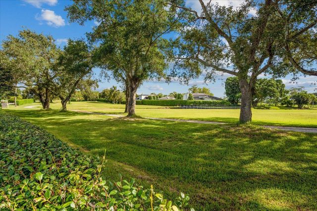 2466 Muir Circle, Wellington, FL 33414